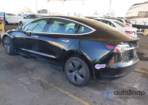 2019 Tesla Model 3 Long Range/Mid Range/Standard Range/Standard Range Plus z USA, uszkodzony, nr VIN 5YJ3E1EA5KF326578